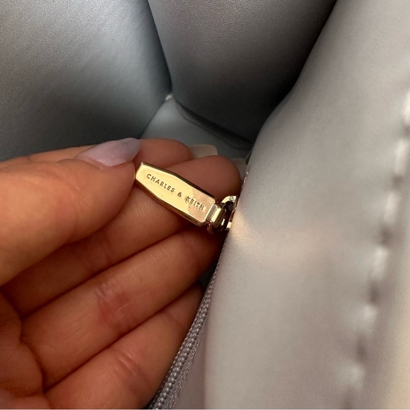 NWOT Charles & Keith TRAPEZOID TOP HANDLE TOTE BAG - LIGHT BLUE - Picture 10 of 16